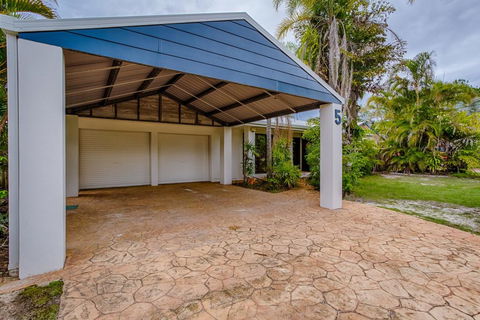 Sunyata Beach House - Rainbow Beach, Beachside Escape With A Pool, Pet Friendly And Wi-Fi - Yamba Accommodation 3