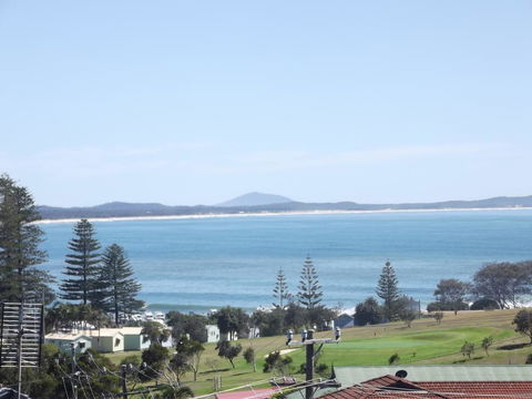 Surf Break & Ocean Break - Yamba Accommodation 0