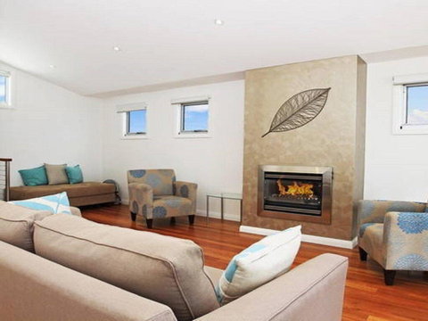 Surf Mist - Contemporary Seaside Duplex - Yamba Accommodation 1