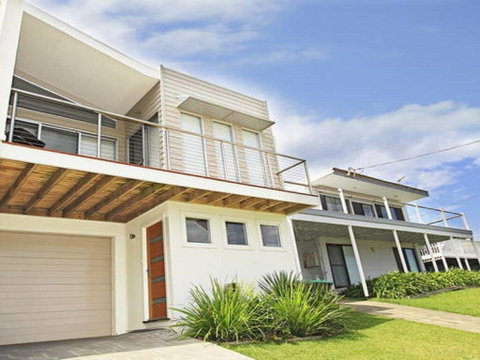 Surf Mist - Contemporary Seaside Duplex - Yamba Accommodation 0