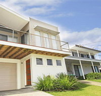 Surf Mist - contemporary seaside duplex - Yamba Accommodation