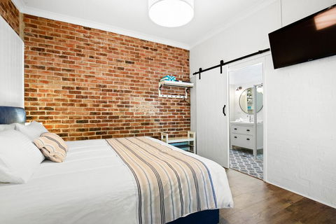 Surfaris Retreat - Yamba Accommodation 1