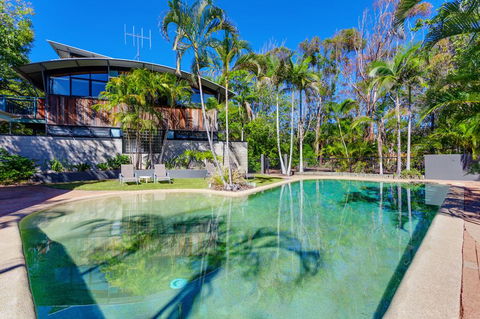 Surfside Beach House 17 - Rainbow Shores, Swimming Pool, 2 Minute Walk To Beach, Air Conditioning, Relax Here - Yamba Accommodation 1