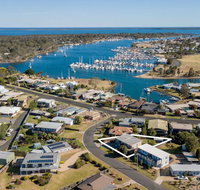 Tanjil - A stroll from the water in Paynesville - Yamba Accommodation