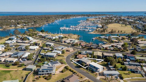 Tanjil - A Stroll From The Water In Paynesville - Yamba Accommodation 0