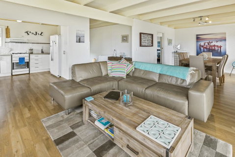 Tanjil - A Stroll From The Water In Paynesville - Yamba Accommodation 3