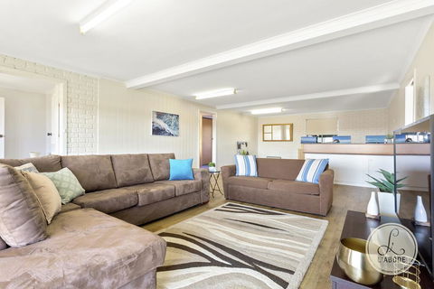 TASSIE SEASIDE SERENITY - L'Abode Accommodation - Yamba Accommodation 3