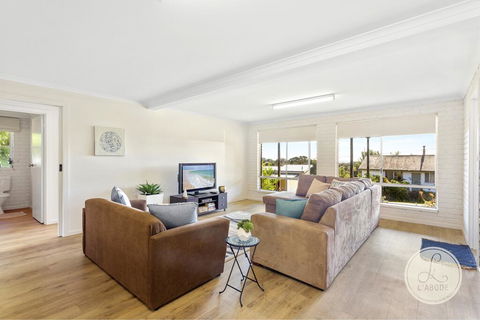 TASSIE SEASIDE SERENITY - L'Abode Accommodation - Yamba Accommodation 1