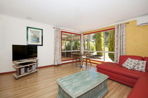 Tennessee Hill Cottage - Yamba Accommodation 3