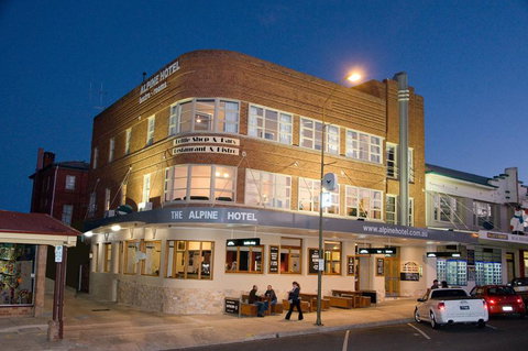 The Alpine Hotel - Yamba Accommodation 0