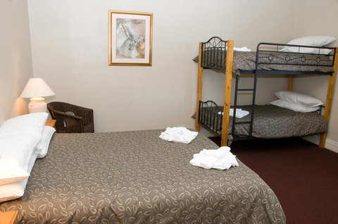 The Alpine Hotel - Yamba Accommodation 2