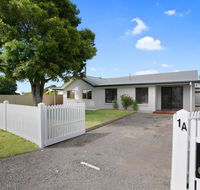 THE ASHMAN HOUSE - modern and close to town - Yamba Accommodation