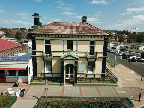 The Bank Guesthouse Glen Innes - Yamba Accommodation 0