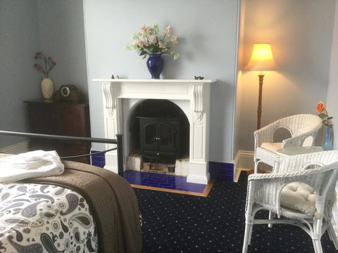 The Bank Guesthouse Glen Innes - Yamba Accommodation 2