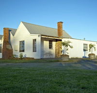 Buttons Cottage - Yamba Accommodation