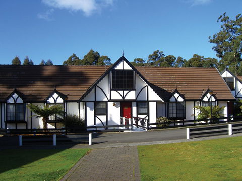 The Fox And Hounds Historic Hotel - Yamba Accommodation 0