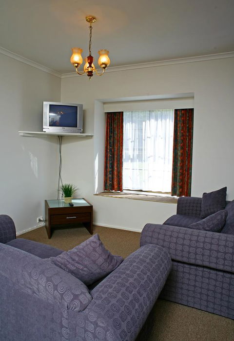 The Fox And Hounds Historic Hotel - Yamba Accommodation 24