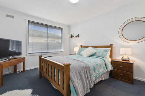 Elkie Villa - 2 Bedroom Unit - Burnie - Yamba Accommodation 1