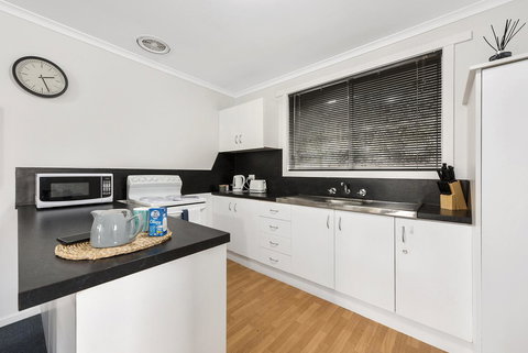 Elkie Villa - 2 Bedroom Unit - Burnie - Yamba Accommodation 3