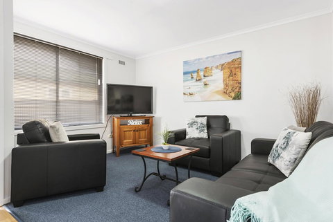 Elkie Villa - 2 Bedroom Unit - Burnie - Yamba Accommodation 5