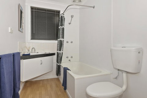 Elkie Villa - 2 Bedroom Unit - Burnie - Yamba Accommodation 6
