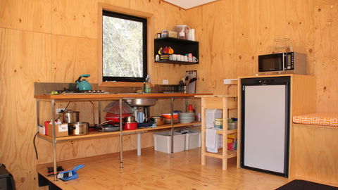 BAY OF FIRES ECO HUT Off Grid Experience At Binalong Bay - Yamba Accommodation 9