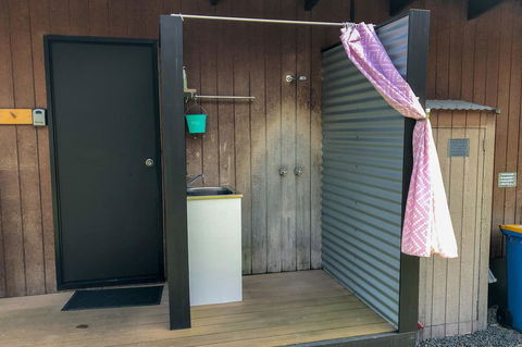BAY OF FIRES ECO HUT Off Grid Experience At Binalong Bay - Yamba Accommodation 17