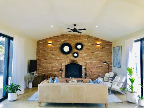 EMBRACING EVANDALE - Hosted By L'Abode Accommodation - Yamba Accommodation 0