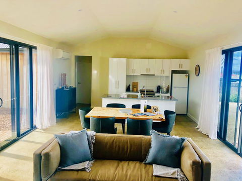 EMBRACING EVANDALE - Hosted By L'Abode Accommodation - Yamba Accommodation 2