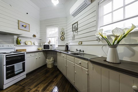 Touchwood Cottages - Yamba Accommodation 12