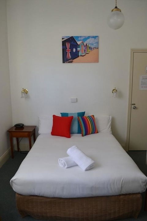 Point Lonsdale Guest House - Yamba Accommodation 4