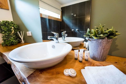 Avalon House - Yamba Accommodation 10