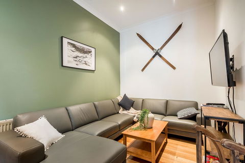 Avalon House - Yamba Accommodation 4