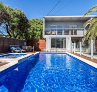 Front Beach House - Yamba Accommodation