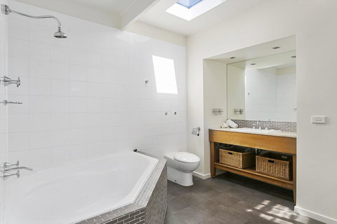 Front Beach House - Yamba Accommodation 22