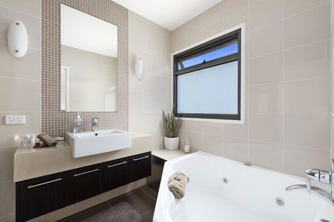 Apollo Bay Cottages - Yamba Accommodation 8