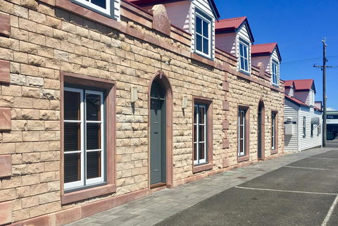 54 On Bank - Yamba Accommodation 2