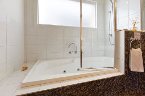 54 On Bank - Yamba Accommodation 23