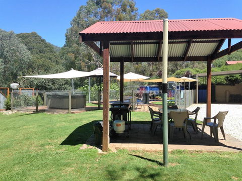 Snow View Holiday Units - Yamba Accommodation 7