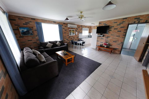 Greenvale Holiday Units - Yamba Accommodation 3