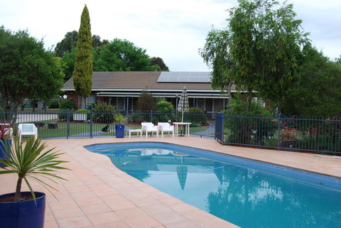 Greenvale Holiday Units - Yamba Accommodation 6