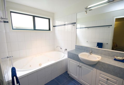 Anchorage Motel & Villas Lorne - Yamba Accommodation 12