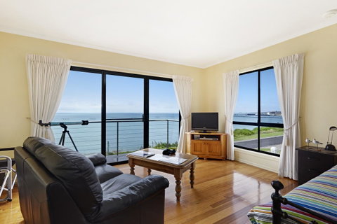 Clifftop Apartments Portland Vic - Yamba Accommodation 1