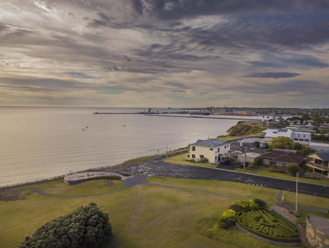 Clifftop Apartments Portland Vic - Yamba Accommodation 3