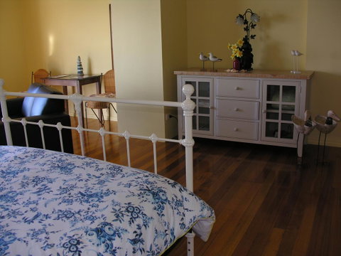 Clifftop Apartments Portland Vic - Yamba Accommodation 9