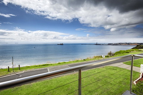Clifftop Apartments Portland Vic - Yamba Accommodation 12