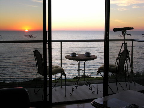Clifftop Apartments Portland Vic - Yamba Accommodation 0