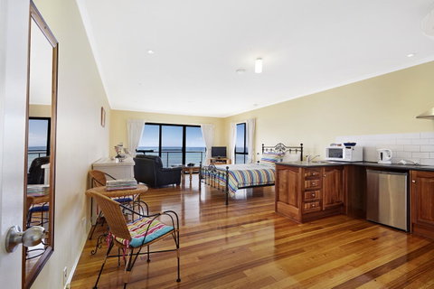 Clifftop Apartments Portland Vic - Yamba Accommodation 2