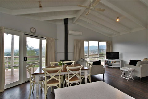 Hamptons In Healesville - Yamba Accommodation 5