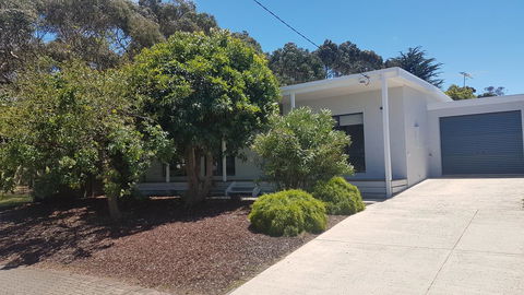 Island Escape - Yamba Accommodation 0